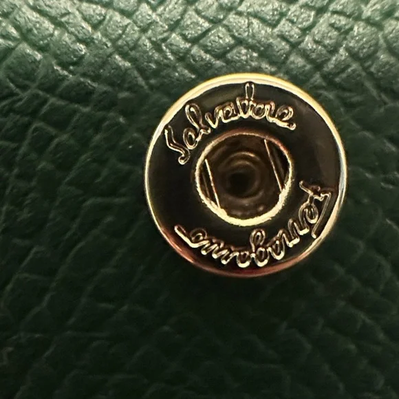 NWOT Salvatore Ferragamo Forest Green Leather Card Holder - Picture 5 of 7